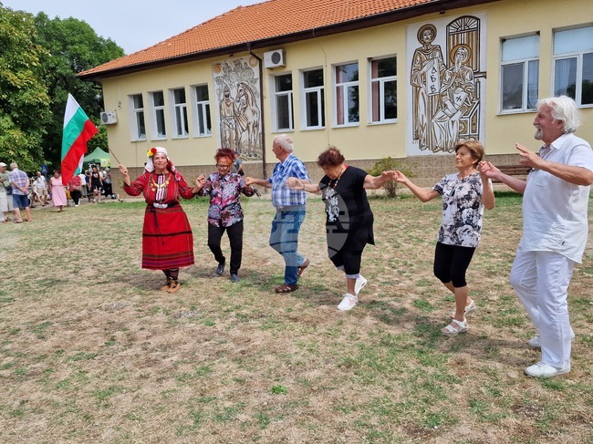 Първи кулинарен празник на крутмача събра занаятчии и ценители на българските традиции в димитровградското село Крепост
