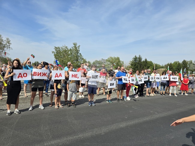 Протестиращи срещу безводието в Плевенско отново затвориха главен път Бяла – Ботевград на пътния възел до село Ясен 