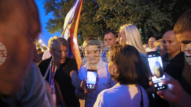 Привържениците на Александър Вучич имат право да бъдат пред парламента, каза председателят на Народната Скупщина Ана Бърнабич