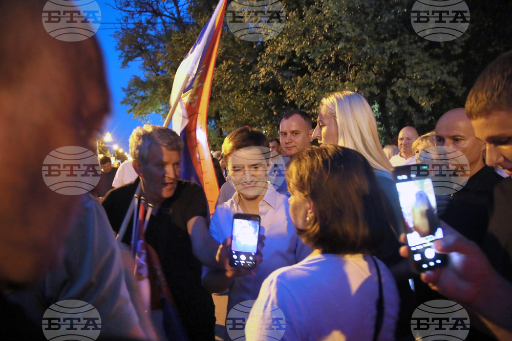 Привържениците на Александър Вучич имат право да бъдат пред парламента, каза председателят на Народната Скупщина Ана Бърнабич