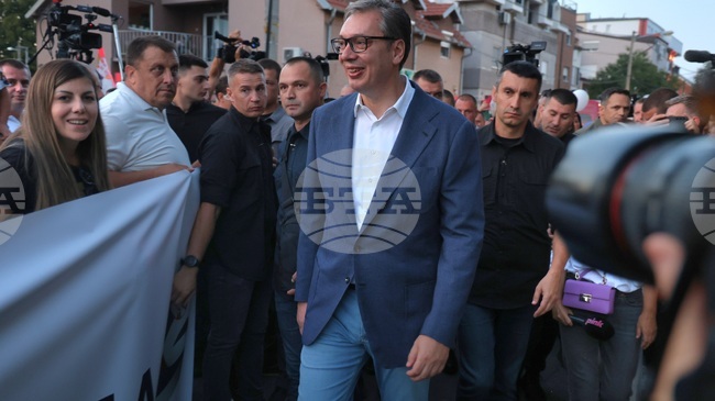 Група от 60 сърби от Косово тръгнаха пеша към Нови Сад, за да участват в митинг в подкрепа на сръбския президент Александър Вучич