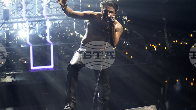 Певецът Йънгблъд ще прекъсне турнето си поради здравословни проблеми