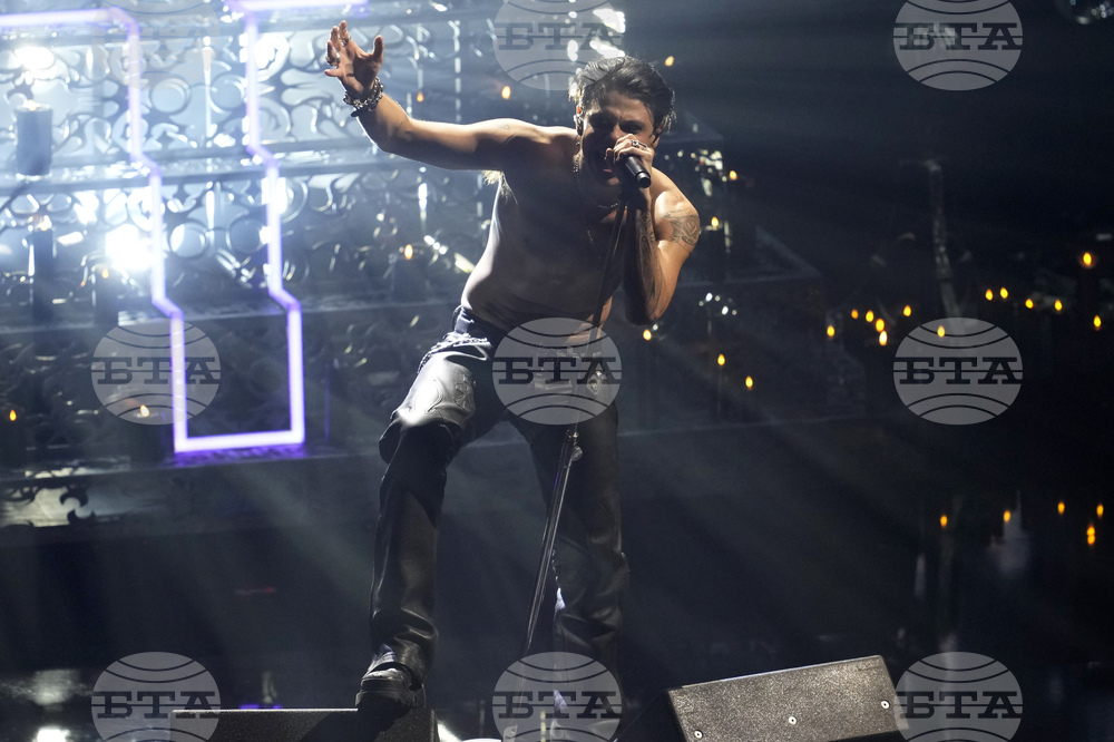 Певецът Йънгблъд ще прекъсне турнето си поради здравословни проблеми