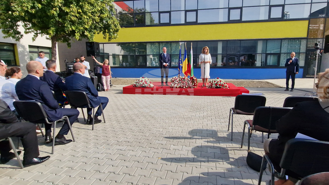 Вицепрезидентът Илияна Йотова откри учебната година в най-старото създадено от българи училище в чужбина