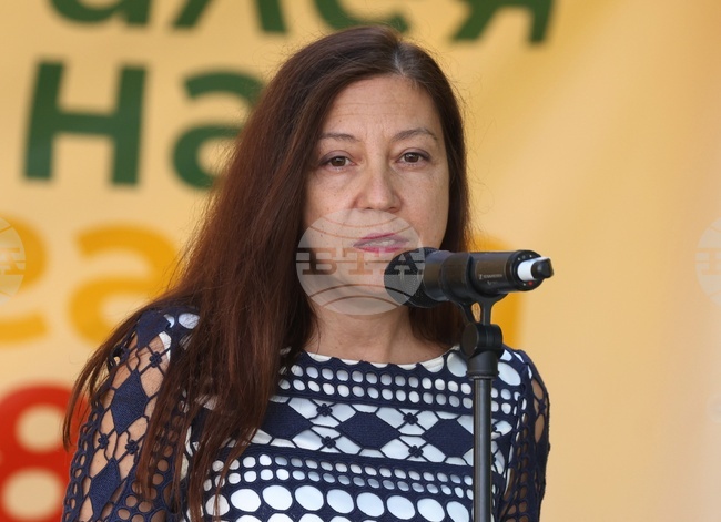 Това е празник за тези, които обичат книгата, каза Биляна Генова на официалното откриване на софийската „Алея на книгата“