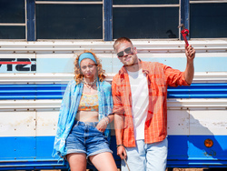 Актьорите Алена Вергова и Боян Тодоров пуснаха дуетна песен със заглавие „Нощта умира сама“. Снимка: екип