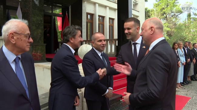 Премиерът Росен Желязков пристигна на официално посещение в Черна гора