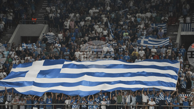 Полицията използва сълзотворен газ пред съда в Солун преди процеса за убийството на футболен фен