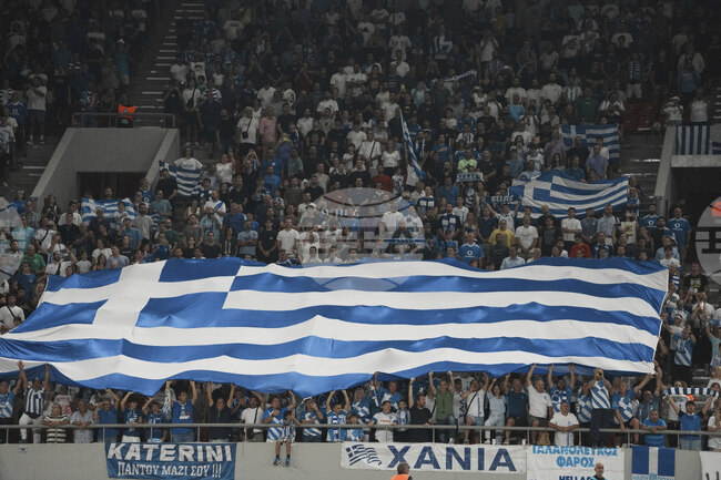 Полицията използва сълзотворен газ пред съда в Солун преди процеса за убийството на футболен фен