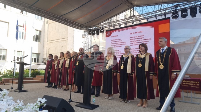 Общо 40 магистри ще се обучават в новооткрития Факултет по ветеринарна медицина в Плевен