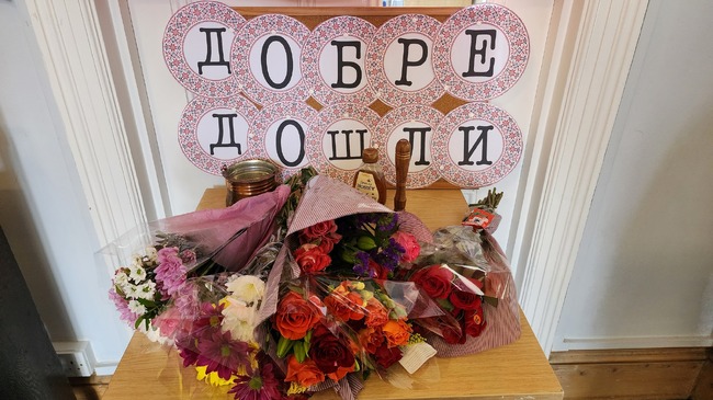 С „вълнение, усмивки, пъстри букети“ и урок по родолюбие започна новата учебна година в Българското училище „Слово“ в Оксфорд