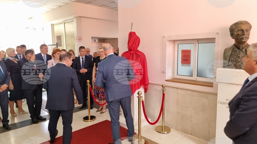 Черна гора - Подгорица - Росен Желязков - бюст-паметник - откриване