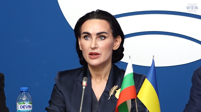 Покрай усилията за мирен диалог Русия продължава цинично да обстрелва цивилни обекти, каза посланикът на Украйна Олеся Илашчук