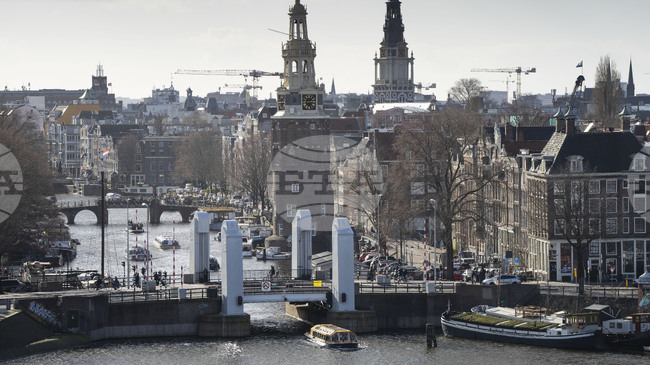 Новогодишните празненства в Нидерландия бяха белязани от жертва на фойерверки и пожар в църква