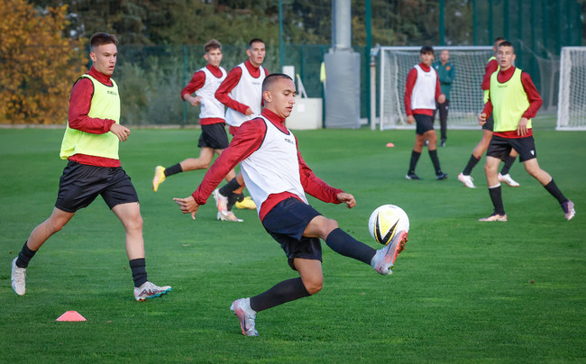 Юношеският национален отбор на България (до 19 години) победи Словакия във втора контролна среща, играна в Етрополе
