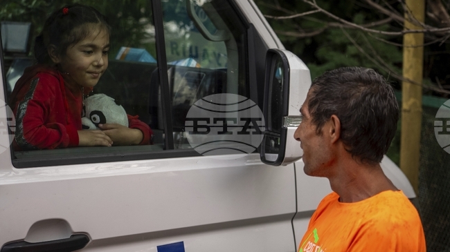 Украинските власти наредиха евакуацията на над 3000 деца заедно с техните родители от около 40 населени места в Запорожка и Днепропетровска област