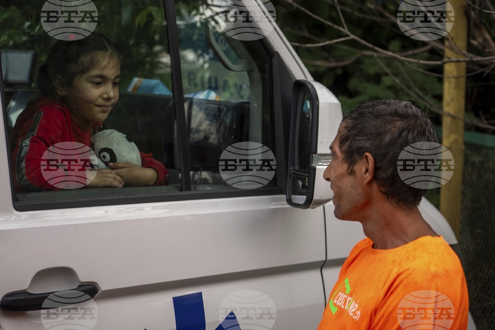 Украинските власти наредиха евакуацията на над 3000 деца заедно с техните родители от около 40 населени места в Запорожка и Днепропетровска област