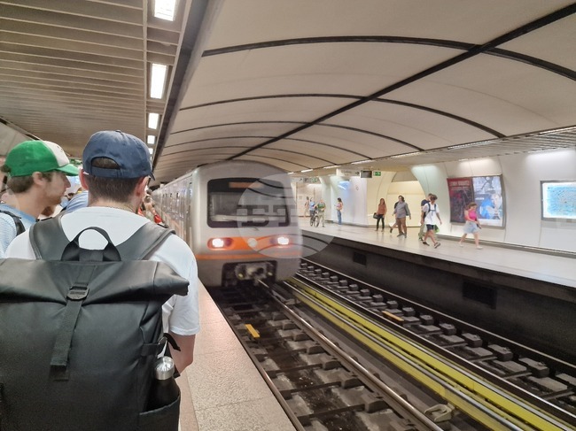 Гръцката столица Атина ще има денонощен градски транспорт всяка събота от тази седмица