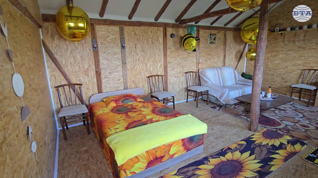 Учител от град Симитли създаде пчелна стая за апитерапия