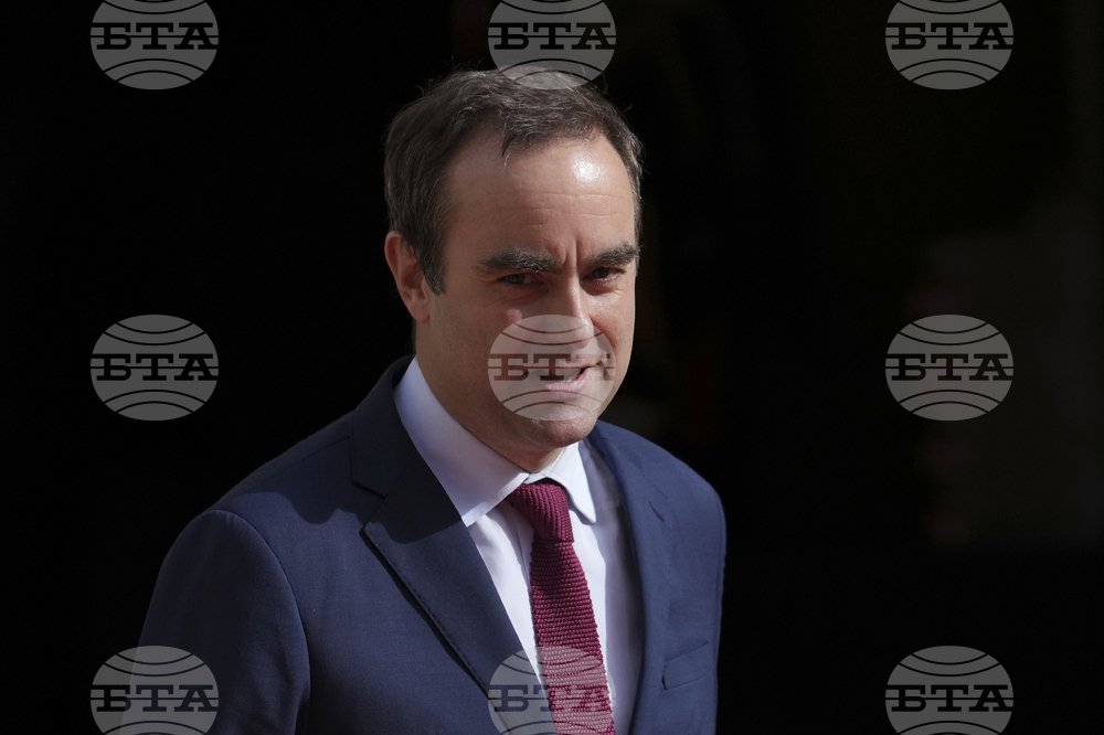 Новият френски премиер отхвърля предложение да се съкратят два официални почивни дни като част от мерките за намаляване на бюджетния дефицит