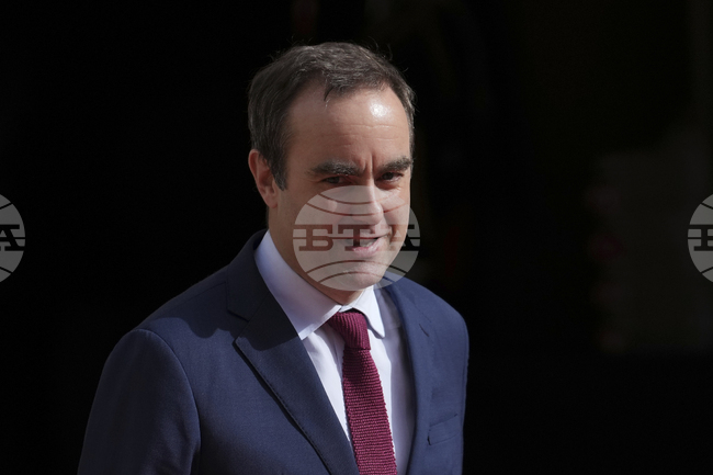 Новият френски премиер отхвърля предложение да се съкратят два официални почивни дни като част от мерките за намаляване на бюджетния дефицит