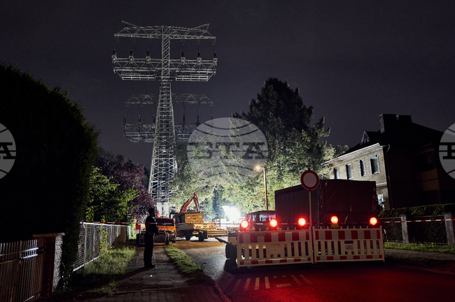 Все още 20 000 домакинства са без ток в Берлин след предполагаем умишлен палеж