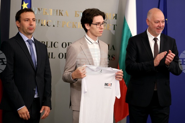 Чест е да обявим втория випуск на общата програма на Факултета по математика и информатика и на INSAIT, каза инж. Борислав Петров