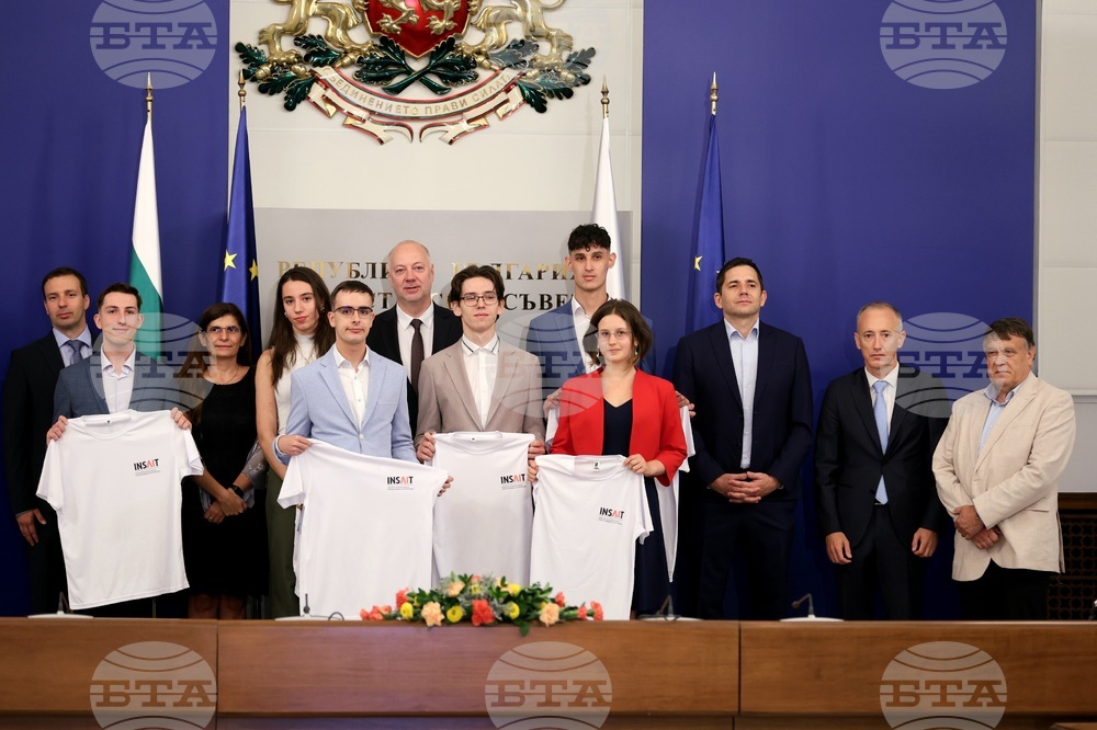  Премиерът Росен Желязков и министър Красимир Вълчев участваха в обявяването на новия випуск от стипендианти по програмата EXPLORER на INSAIT