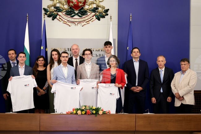  Премиерът Росен Желязков и министър Красимир Вълчев участваха в обявяването на новия випуск от стипендианти по програмата EXPLORER на INSAIT
