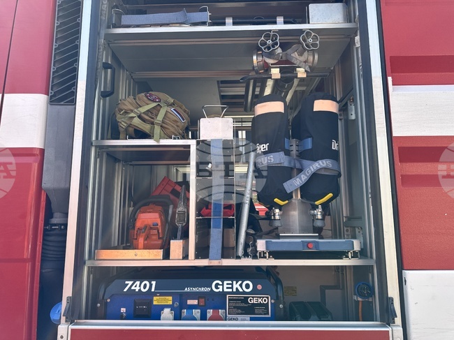 Три автомобила са изгорели, а четвърти е частично засегнат от огъня при пожара в старозагорското село Преславен