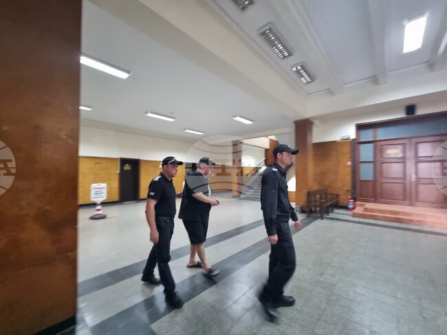 Окръжният съд в Стара Загора наложи "домашен арест" на сочения за собственик на нелегалния хоспис в село Ягода