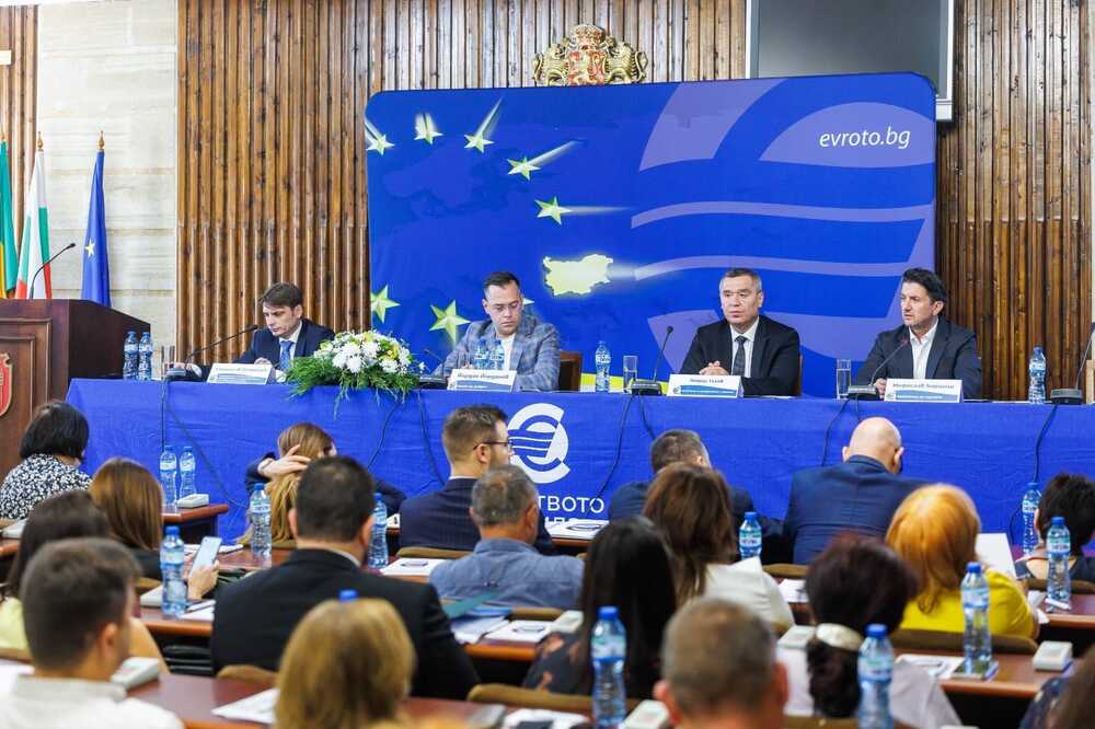 Министър Тахов: Еврото ще даде повече възможности за бизнеса и земеделските производители