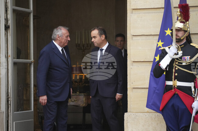 Льокорню заяви, че правителството му трябва да бъде креативно и може да се наложи промяна в политиката