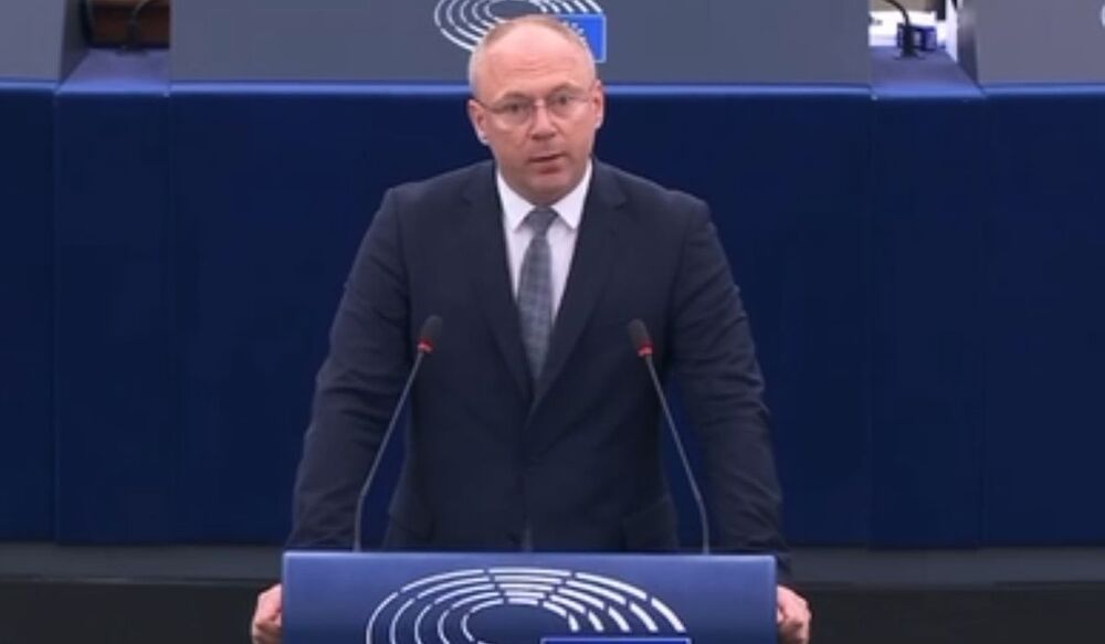 Стоянов към Фон дер Лайен: Екстремисти сте вие, които водите Европа по пътя на войната