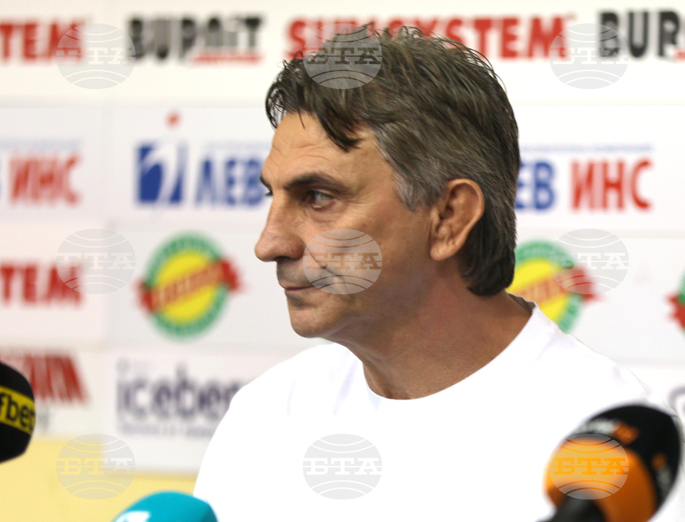 Федерацията по борба прие оставката на Стоян Добрев, но подчерта, че националите ще бъдат водени само от български треньори