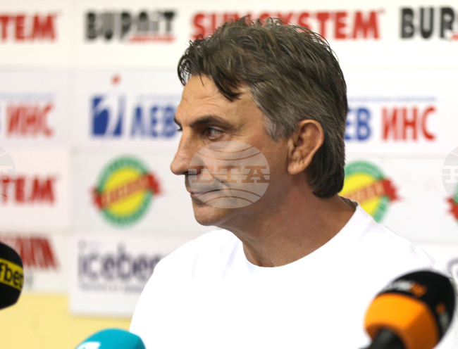 Федерацията по борба прие оставката на Стоян Добрев, но подчерта, че националите ще бъдат водени само от български треньори