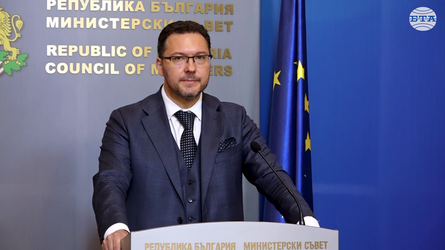 Директорът на полицията в Русе е нападнат в гръб, заради което се озовава в болница, каза вътрешният министър Даниел Митов