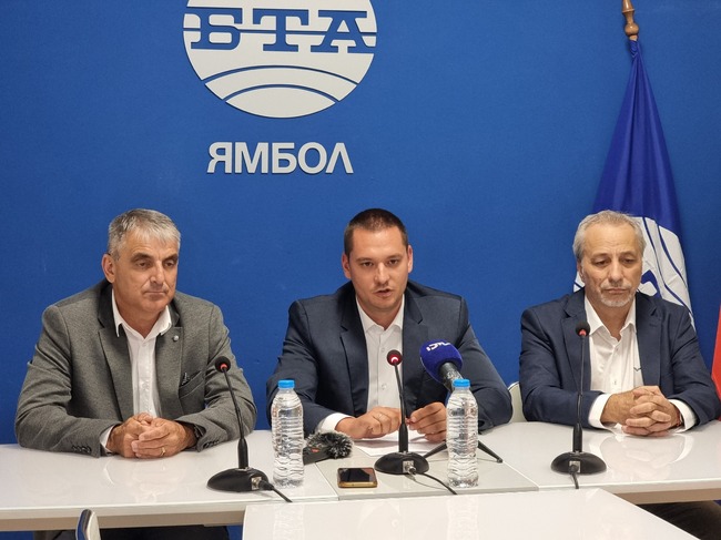 Пресконференция на народния представител Никола Димитров от "Възраждане" и общински съветници от партията