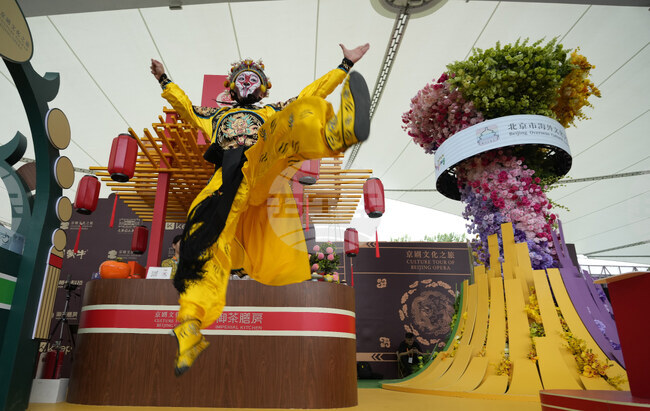 Растежът на сектора на услугите в Китай се забавя през март на фона на по-слабо търсене