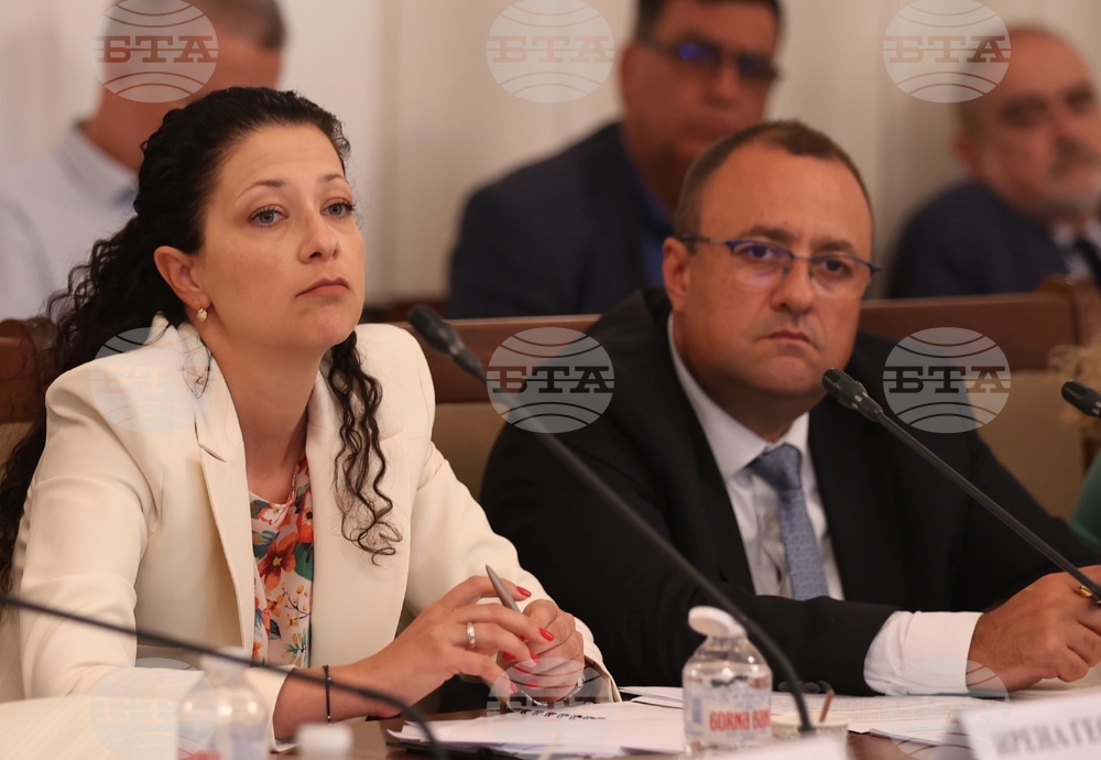 Цялата магистрала "Европа" ще бъде пусната в неделя, съобщи регионалният министър Иван Иванов в парламента