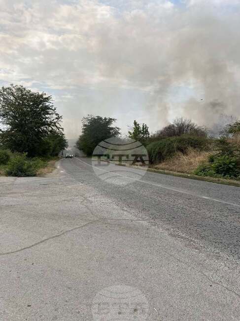 В потушаването на пожар на изхода Мизия са участвали доброволци от местното формирование