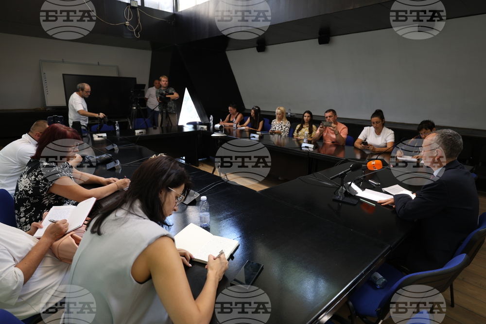  Очаква се ремонтът на басейна в благоевградския квартал ,,Еленово" да приключи най-късно през май 2026 г., каза кметът Методи Байкушев