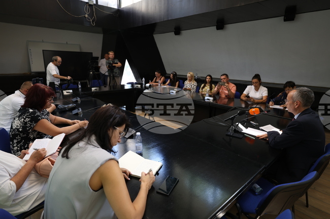  Очаква се ремонтът на басейна в благоевградския квартал ,,Еленово" да приключи най-късно през май 2026 г., каза кметът Методи Байкушев