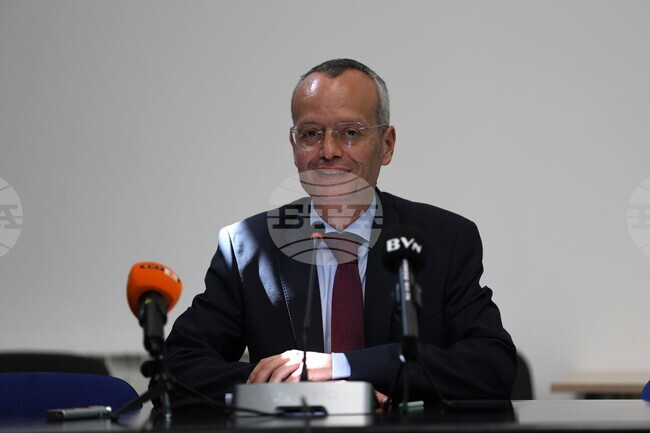 Рекорден брой от 735 първолаци ще прекрачат училищния праг в Благоевград, съобщи кметът Методи Байкушев