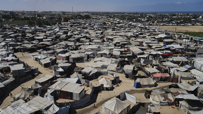 Най-малко петима палестинци загинаха днес при израелски удари в ивицата Газа, обяви местната Гражданска защита