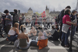 France Block Everything