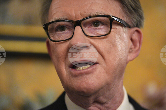 Питър Манделсън напусна британската Лейбъристка партия заради връзките си с Епстийн