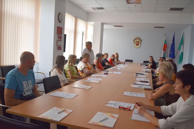 Експерти от социалната сфера участваха в супервизия по проекта „Укрепване на общинския капацитет в Община Разград”