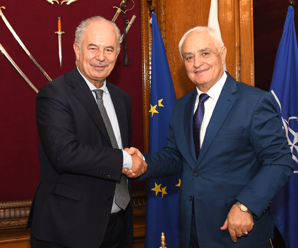 Defence Minister Zapryanov, Italian Ambassador Apicella Discuss Strategic Partnership
