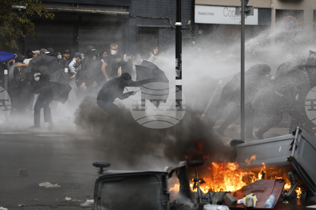 Френската полиция арестува 295 протестиращи в деня, в който новият премиер на Макрон встъпи в длъжност